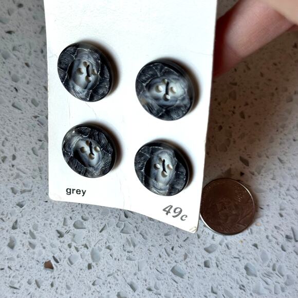 4 Vintage 80s NEW on card Grey Round 4 Hole Shell Buttons Streamline 3/4" - Picture 5 of 6